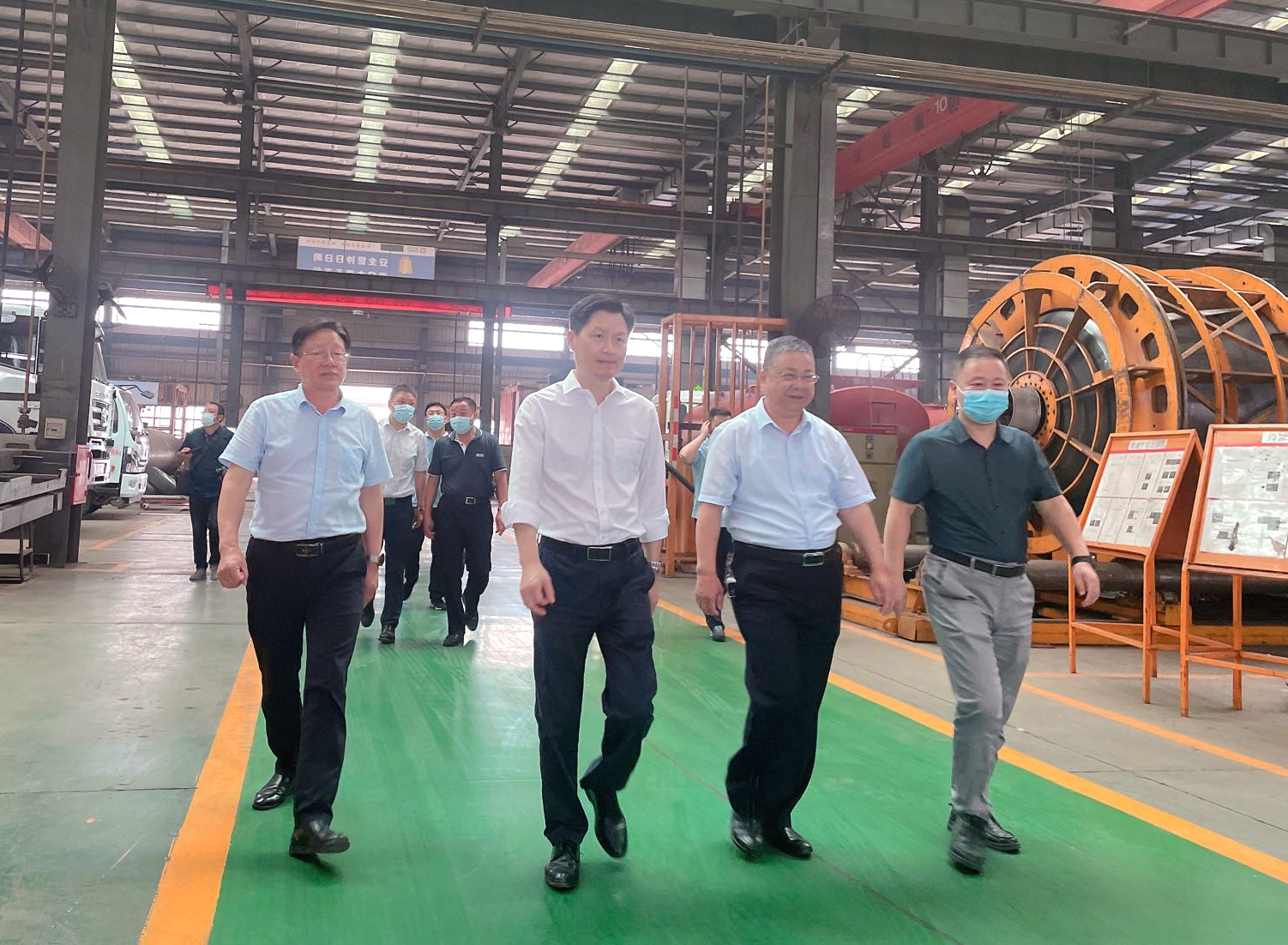 市委常委、常務(wù)副市長(zhǎng)甘國棟一行蒞臨楚勝汽車集團(tuán)調(diào)研